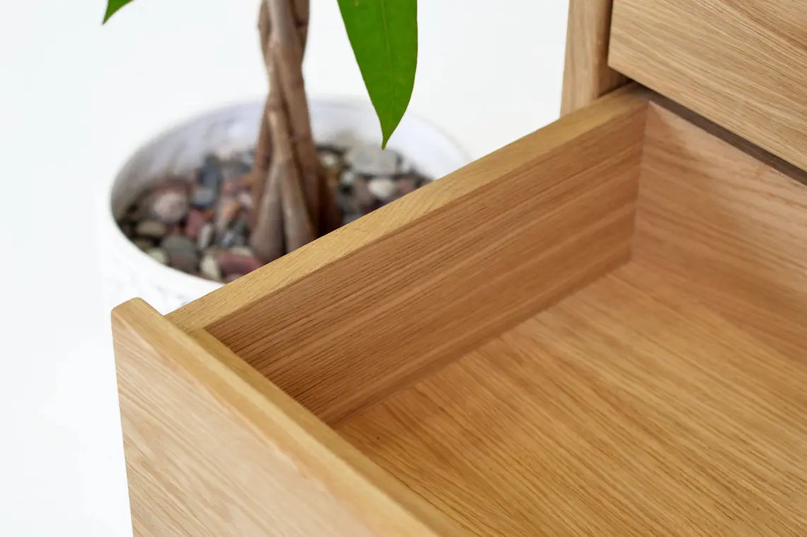 Bora Form – Komoda z litego drewna dębowego z pięcioma szufladami 90cm - obrazek 4